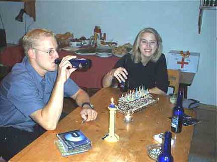 Christiane hat einen Kuchen und ihren Herzallerliebsten mitgebracht. :-)